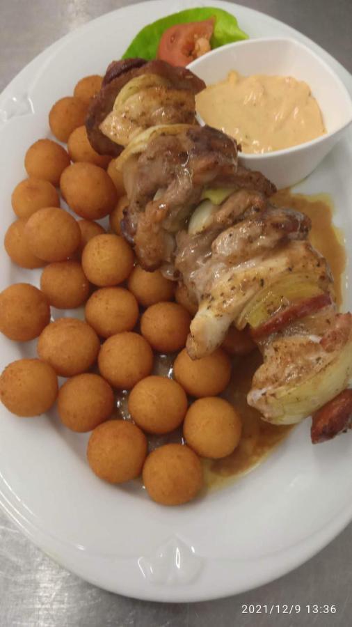 Mala Svata Hora - Penzion & Restaurace Mnisek pod Brdy Luaran gambar