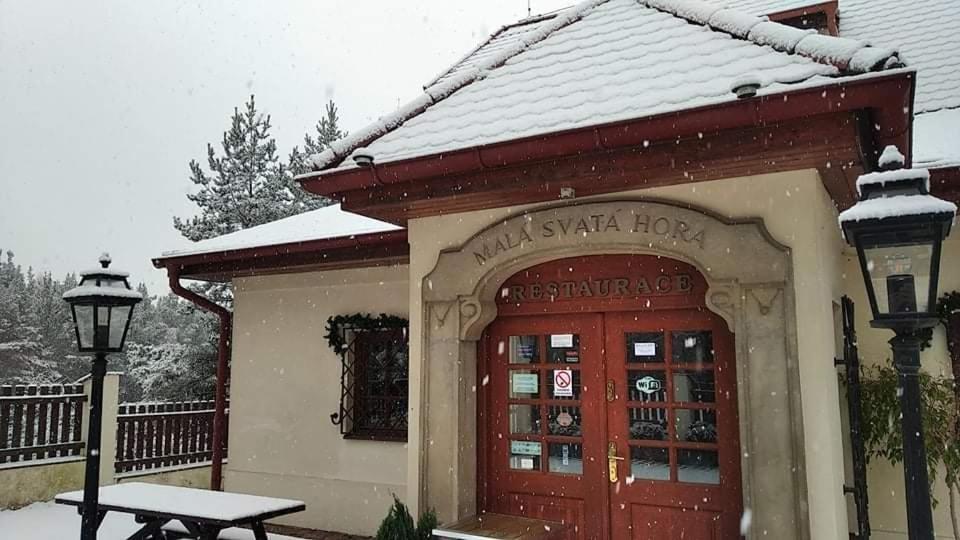 Mala Svata Hora - Penzion & Restaurace Mnisek pod Brdy Luaran gambar