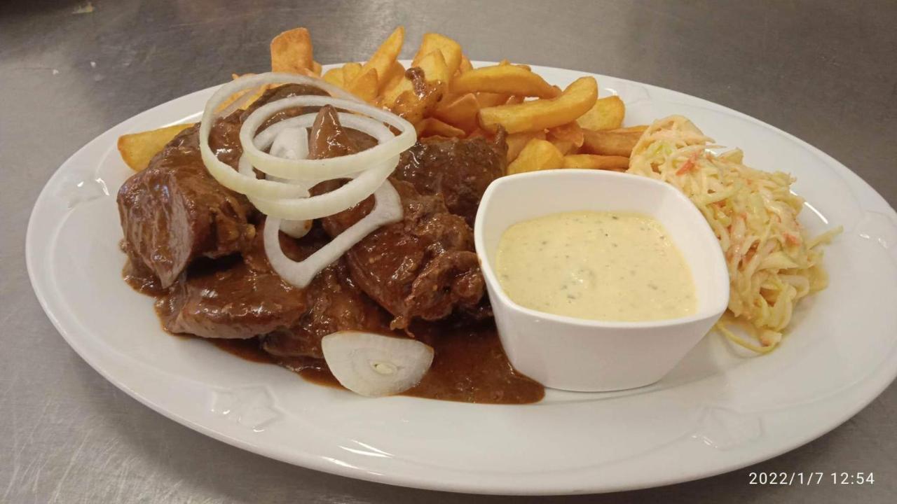 Mala Svata Hora - Penzion & Restaurace Mnisek pod Brdy Luaran gambar