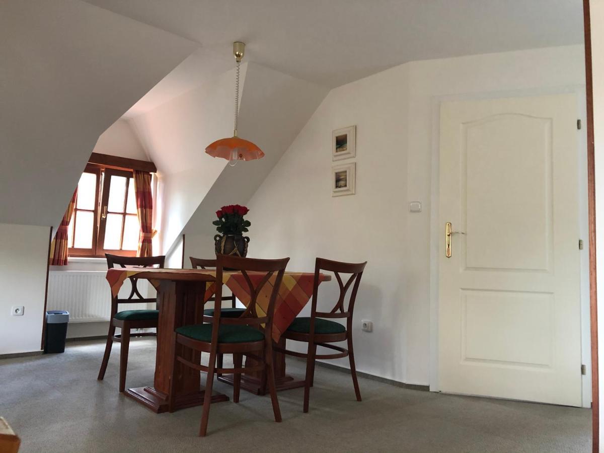 Mala Svata Hora - Penzion & Restaurace Mnisek pod Brdy Luaran gambar