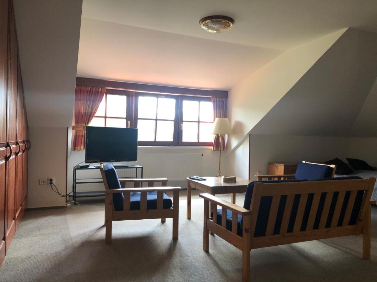 Mala Svata Hora - Penzion & Restaurace Mnisek pod Brdy Luaran gambar
