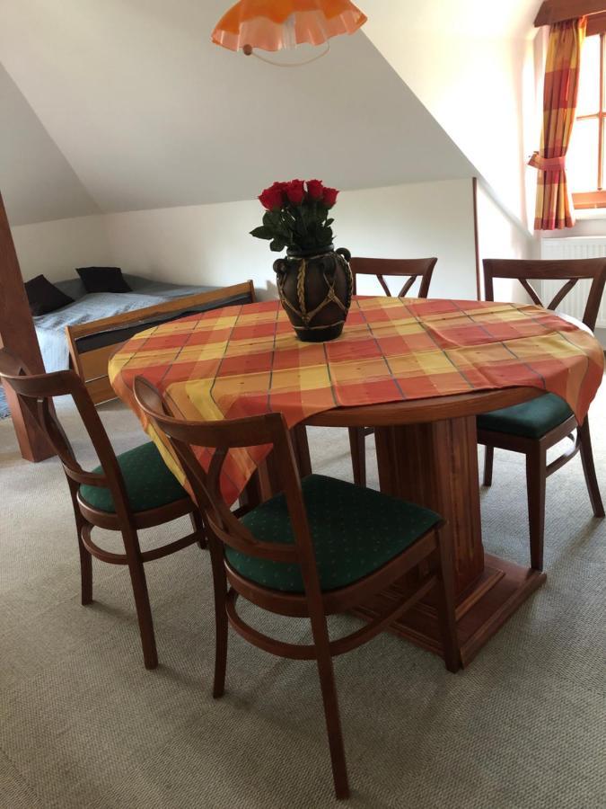 Mala Svata Hora - Penzion & Restaurace Mnisek pod Brdy Luaran gambar