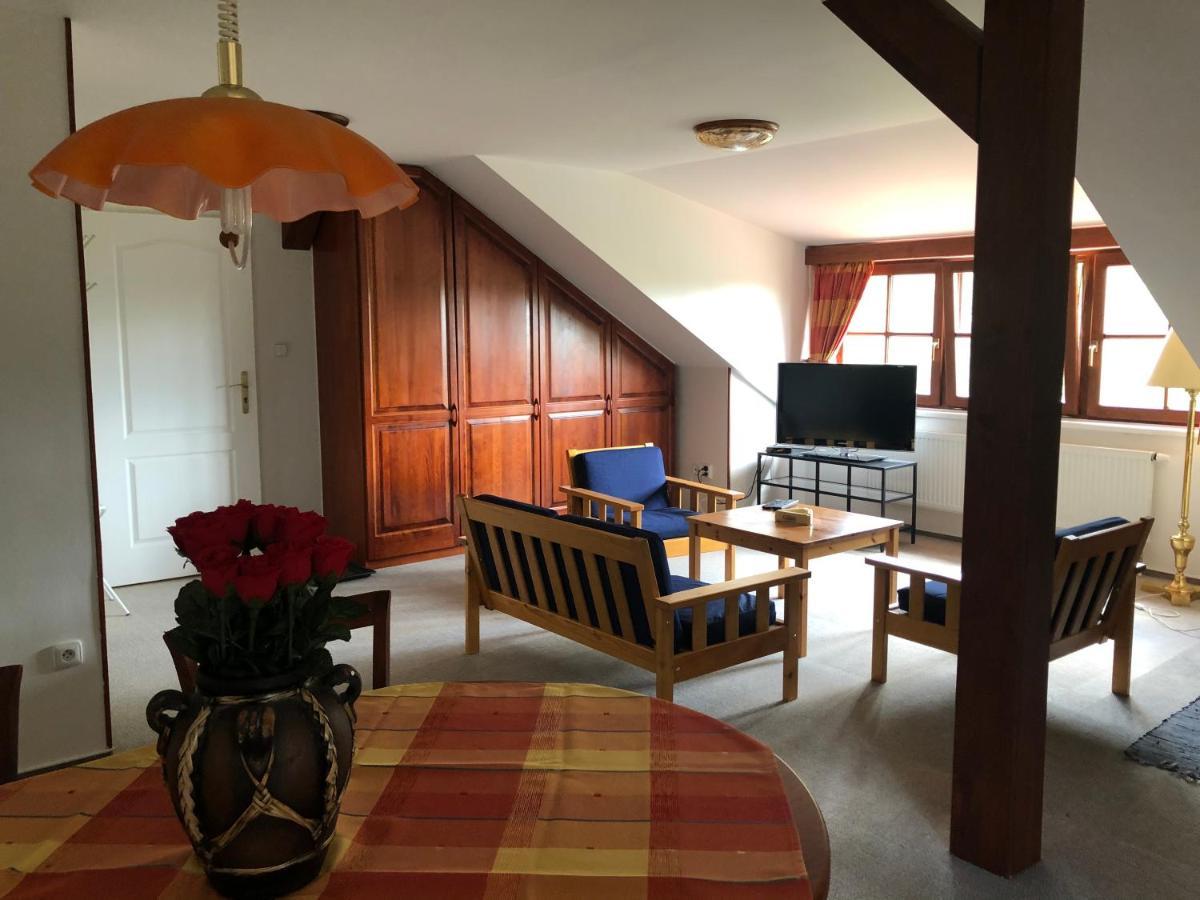 Mala Svata Hora - Penzion & Restaurace Mnisek pod Brdy Luaran gambar